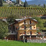 Les Noyers Bed & Breakfast