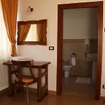 Les Noyers Bed & Breakfast 3*