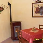 Les Noyers Bed & Breakfast 3*