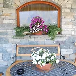 Les Noyers Bed & Breakfast