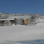 Les Noyers Bed & Breakfast 3*