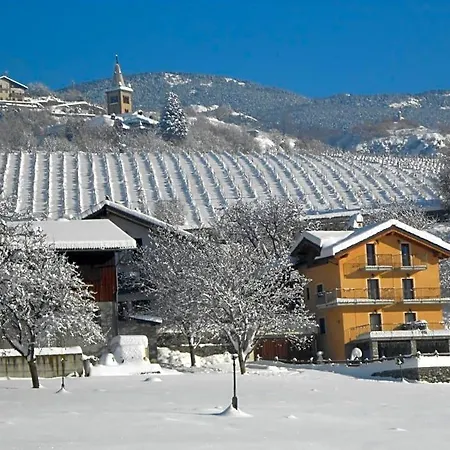 Les Noyers Bed & Breakfast 3*