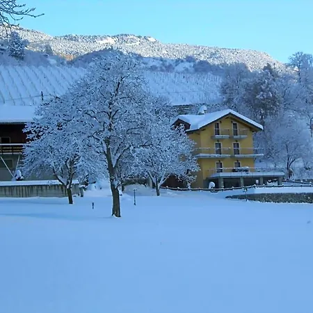 Les Noyers Bed & Breakfast