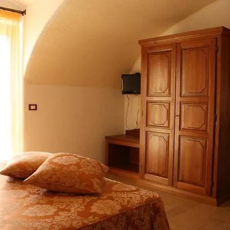Oda ve Kahvaltı Les Noyers 3*