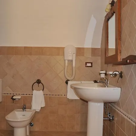 Les Noyers Oda ve Kahvaltı 3*