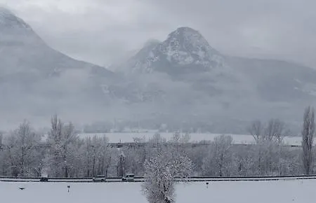 Oda ve Kahvaltı Les Noyers 3*