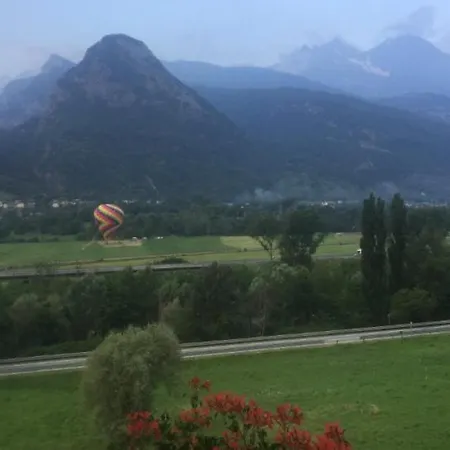 Les Noyers فندق مبيت وإفطار 3*